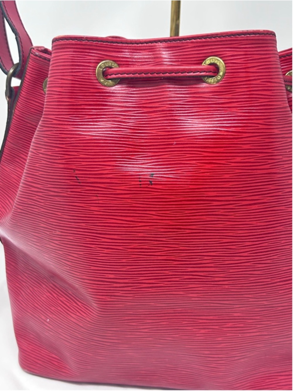 Louis Vuitton Epi Leather Noe Red Drawstring Shoulder Bag Black Interior - Picture 5 of 16